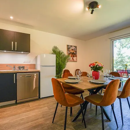 Holiday home N°42, Piscine Commune, 3