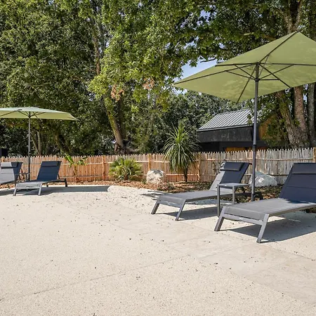 N°42, Piscine Commune, 3 * Nesmy